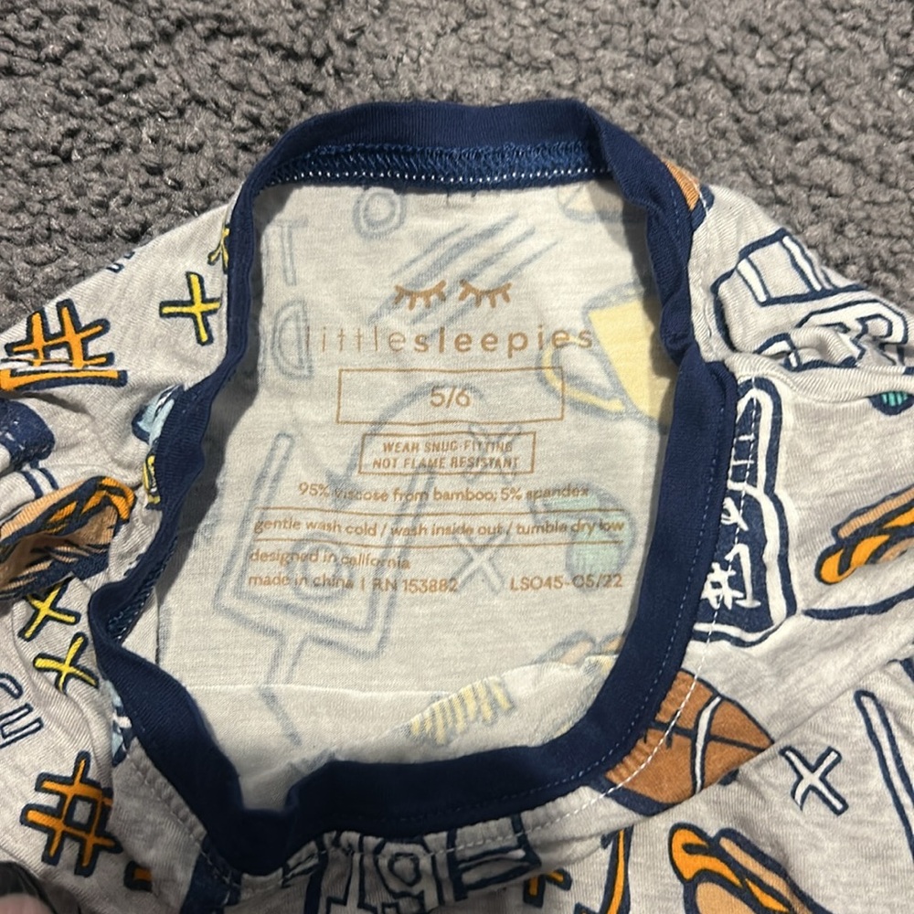 Little sleepies 5/6 sports pjs. - Picture 2 of 3